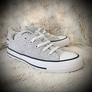 Women’s size 6 converse